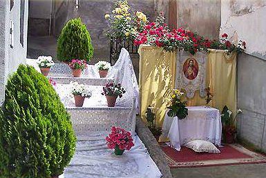 Altar en calle Mayor de Albelda